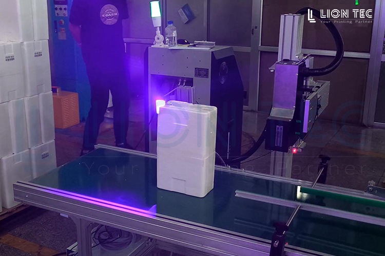 從貼標到直接噴印，UV噴碼機助力泡沫酒箱標識進入“無標簽”時代